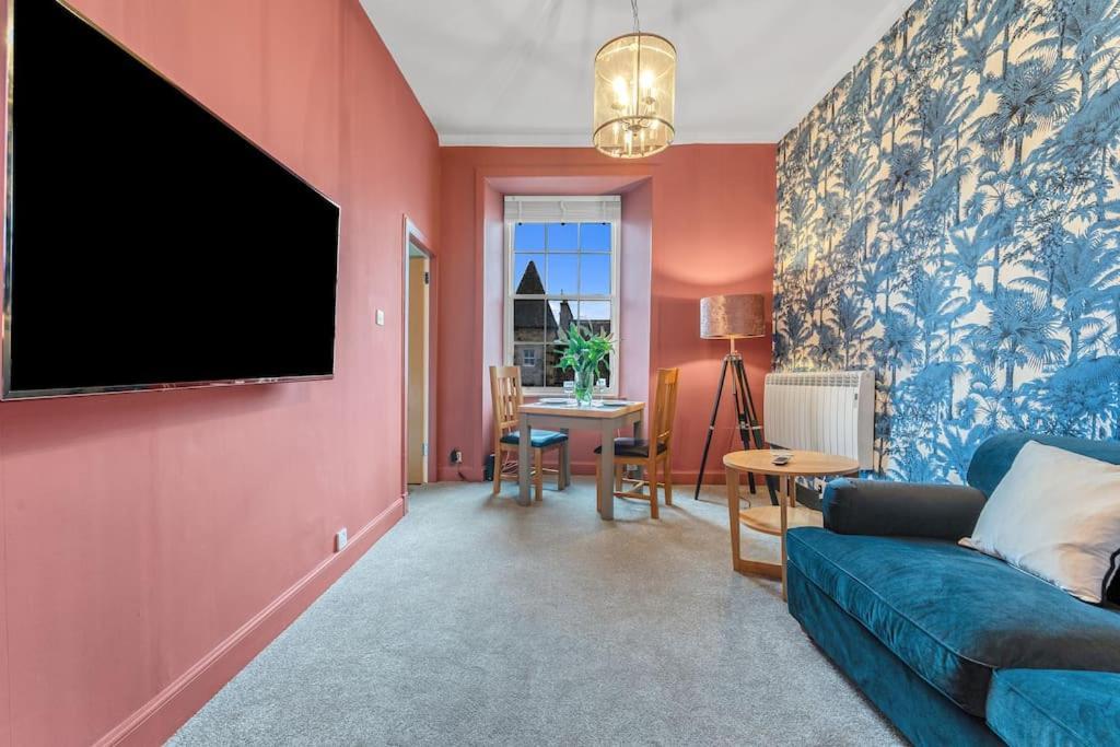 Boutique Modern Royal Mile Apartment Sleeps 4 Edimburgo Esterno foto