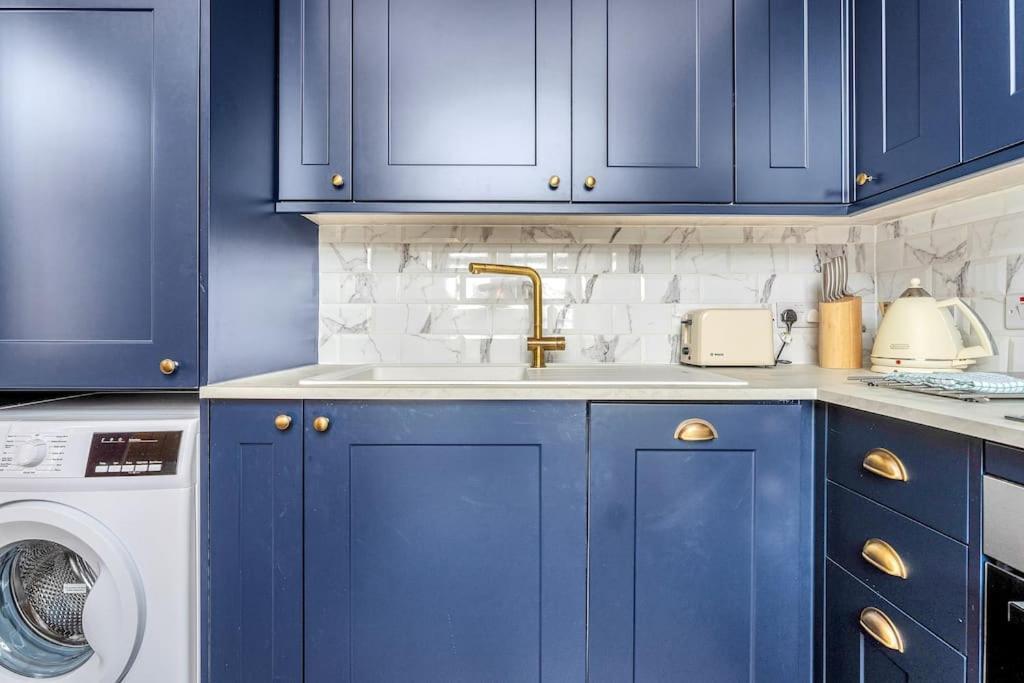 Boutique Modern Royal Mile Apartment Sleeps 4 Edimburgo Esterno foto