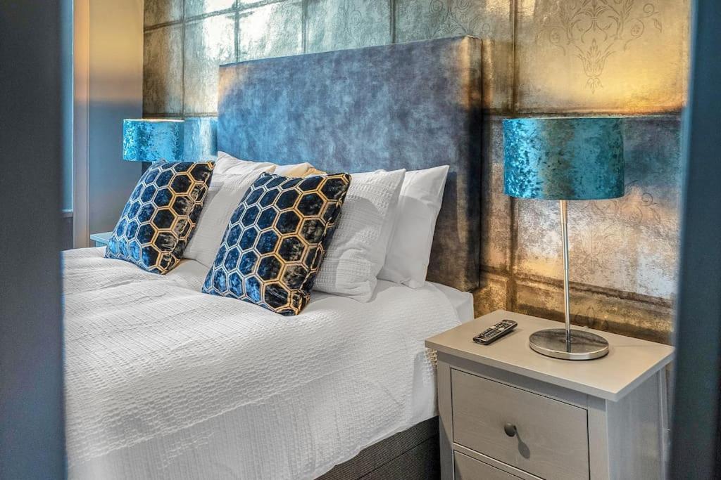 Boutique Modern Royal Mile Apartment Sleeps 4 Edimburgo Esterno foto