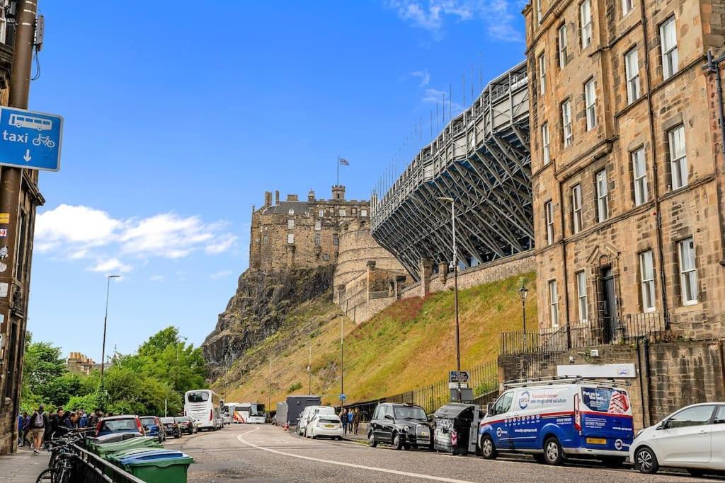 Boutique Modern Royal Mile Apartment Sleeps 4 Edimburgo Esterno foto