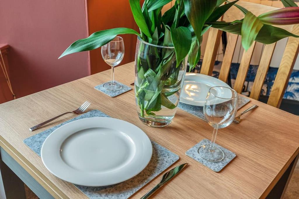 Boutique Modern Royal Mile Apartment Sleeps 4 Edimburgo Esterno foto