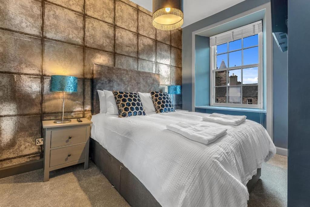 Boutique Modern Royal Mile Apartment Sleeps 4 Edimburgo Esterno foto
