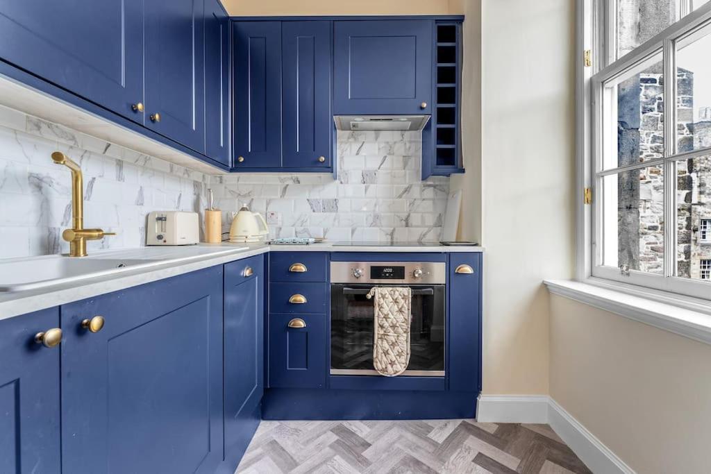 Boutique Modern Royal Mile Apartment Sleeps 4 Edimburgo Esterno foto