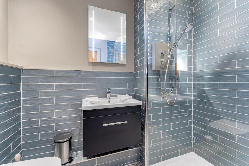 Boutique Modern Royal Mile Apartment Sleeps 4 Edimburgo Esterno foto