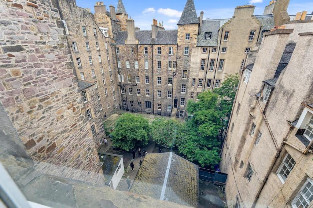 Boutique Modern Royal Mile Apartment Sleeps 4 Edimburgo Esterno foto