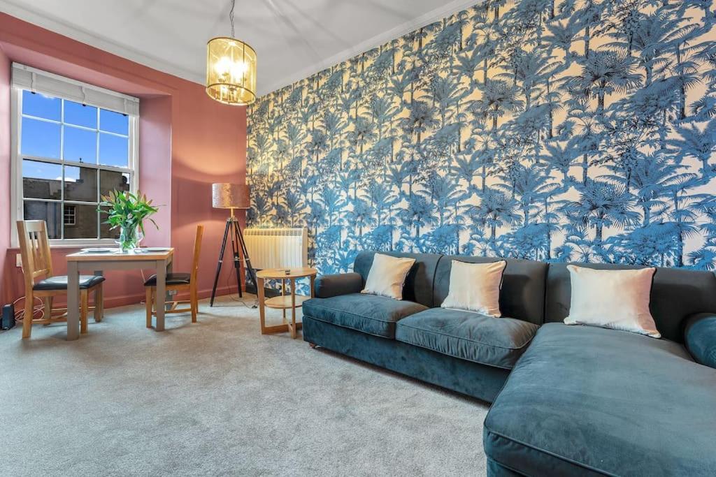 Boutique Modern Royal Mile Apartment Sleeps 4 Edimburgo Esterno foto