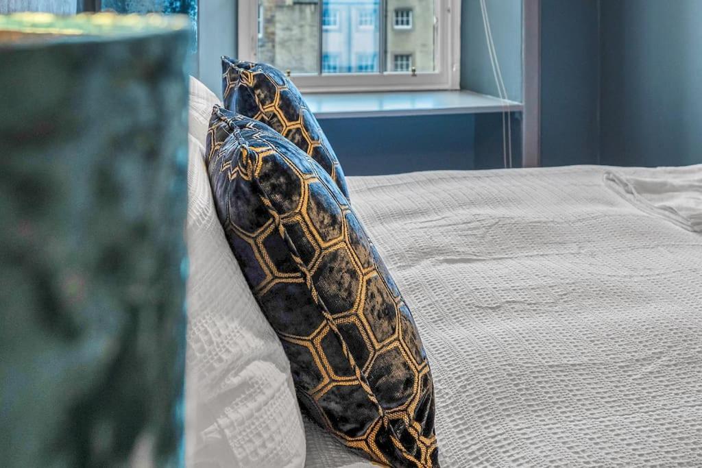 Boutique Modern Royal Mile Apartment Sleeps 4 Edimburgo Esterno foto