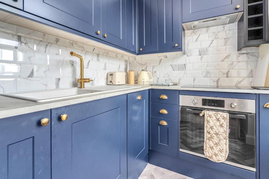 Boutique Modern Royal Mile Apartment Sleeps 4 Edimburgo Esterno foto