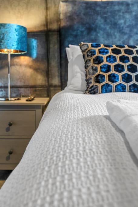 Boutique Modern Royal Mile Apartment Sleeps 4 Edimburgo Esterno foto